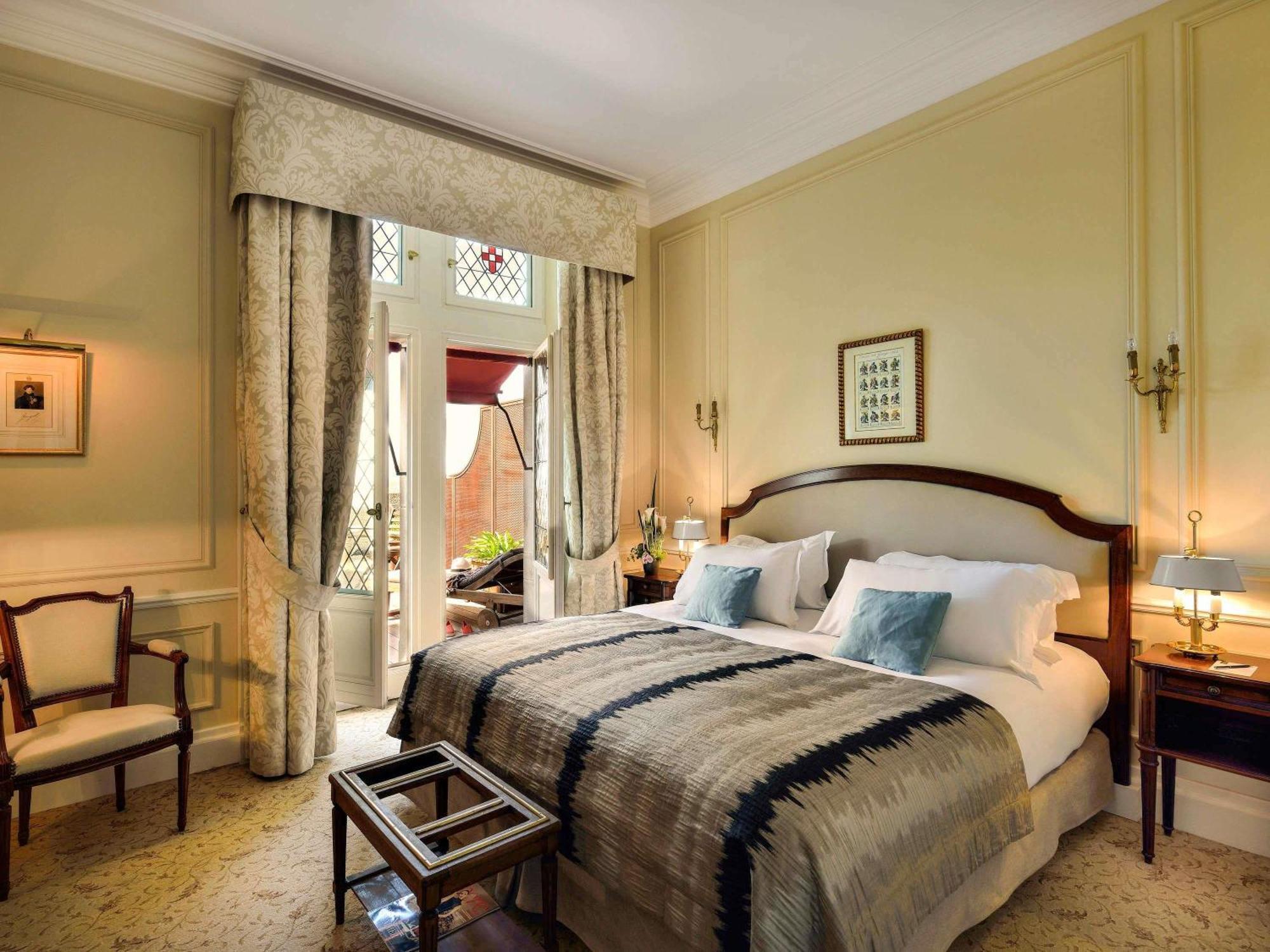 Chambre Lit King-Size Supérieure avec Terrasse - Vue sur Jardin